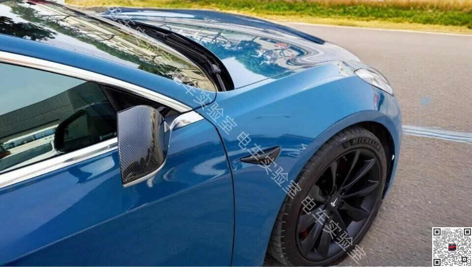 特斯拉Model 3深邃蓝