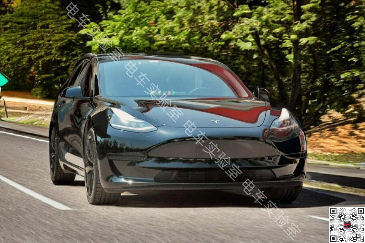 特斯拉Model 3钢琴黑